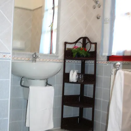 Bed & Breakfast I Mari Torpe